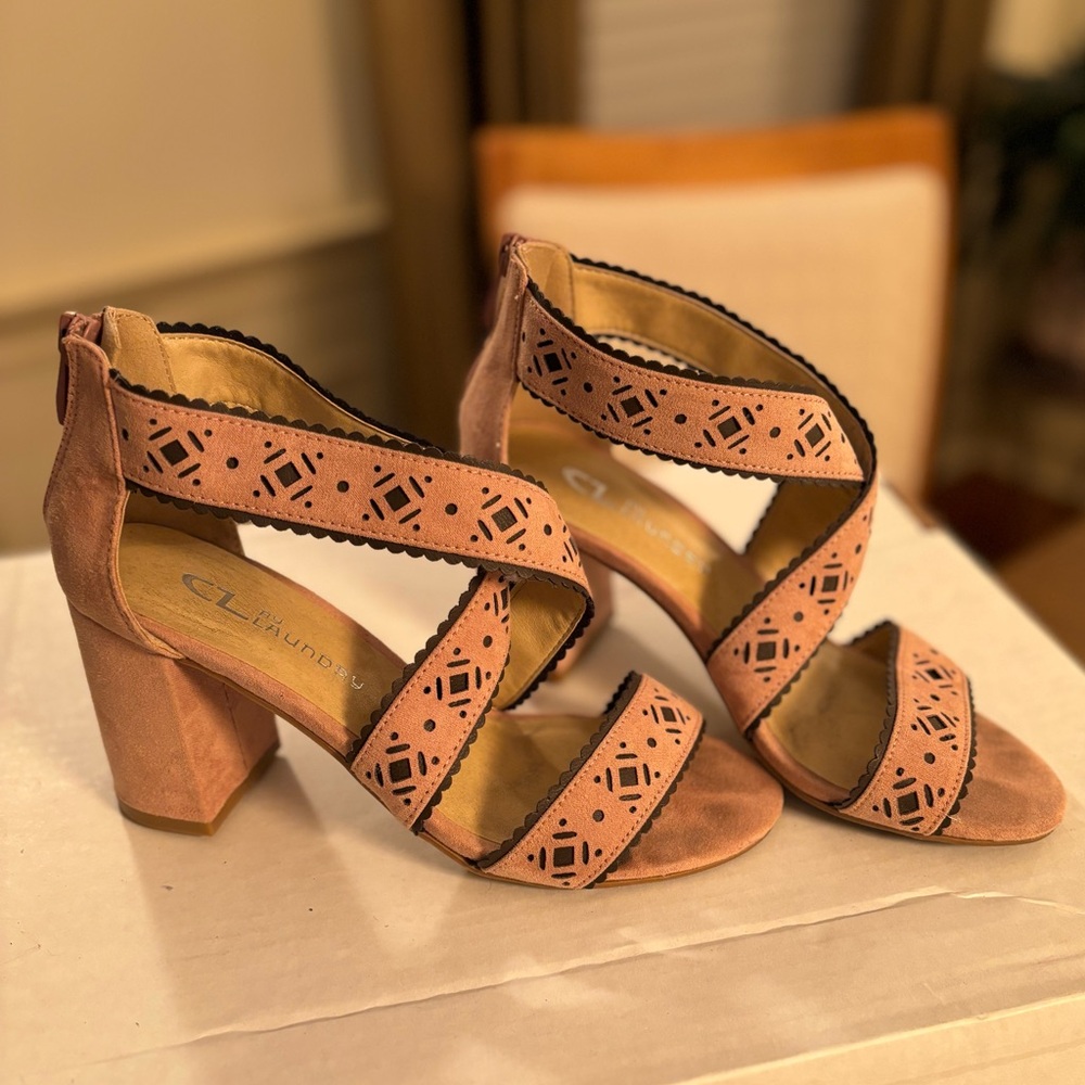 Women's Chinese Laundry The Biz Suede Dusty Rose Block Heel Size 6 EUC